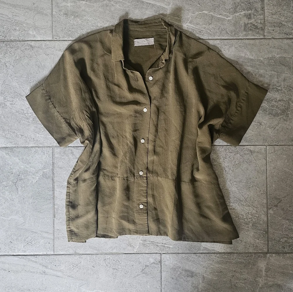 Everlane 100% Silk Olive Green Short Sleeve Collard Top Minimalist Basic 6 - Picture 1 of 7